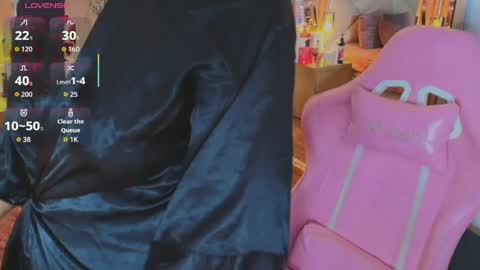Snapshot of scarleett_ebony chatting on 04.18.26 scarleett_ebony online show from 04.18.26