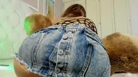 Snapshot of scarlet__hill chatting on 12.31.24 scarlet hill online show from 12.31.24