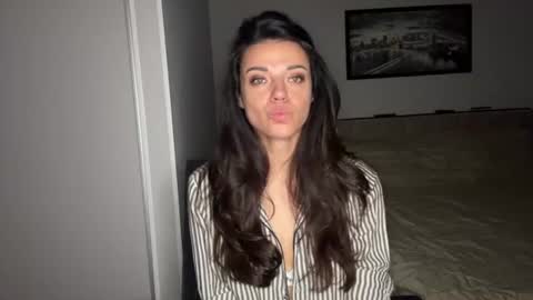Snapshot of scarlet_daisy_ chatting on 06.17.26 Sophie online show from 06.17.26