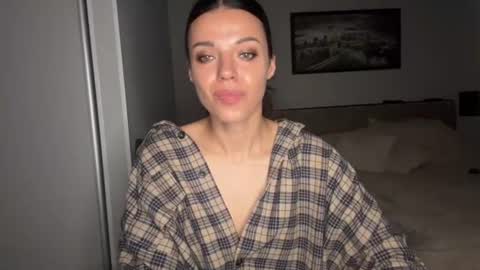 Snapshot of scarlet_daisy_ chatting on 06.22.26 Sophie online show from 06.22.26