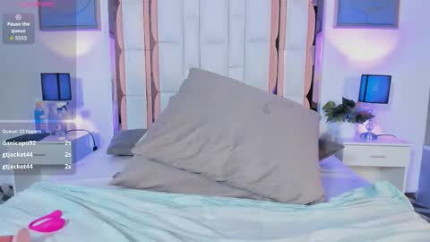 Claudia  online show from 11.27.25