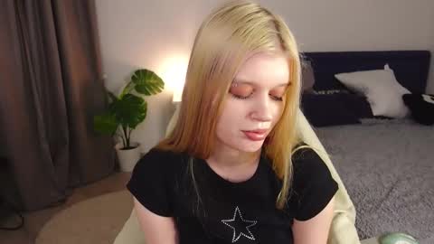 Snapshot of scarlet_enchantress chatting on 11.28.25 scarlet_enchantress online show from 11.28.25