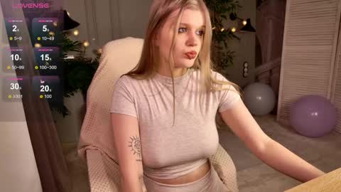 Snapshot of scarlet_enchantress chatting on 02.25.26 scarlet_enchantress online show from 02.25.26