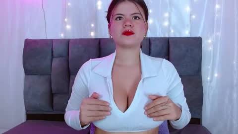 Snapshot of scarlet_sexy12 chatting on 04.22.26 scarlet_sexy12 online show from 04.22.26