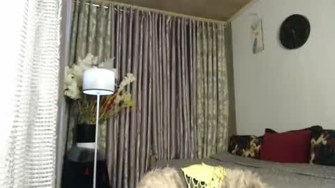 Snapshot of scarlet_ts69 chatting on 01.04.25 scarlet online show from 01.04.25