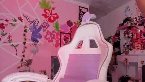 Snapshot of scarlet_villamizar chatting on 06.25.26 SCARLET online show from 06.25.26