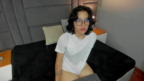 Snapshot of scarleth_blaze chatting on 06.25.26 scarleth_blaze online show from 06.25.26