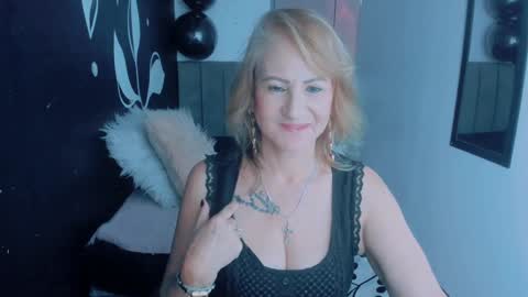 Snapshot of scarlethoot_ chatting on 12.05.24 S C A R L E T online show from 12.05.24