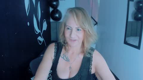 Snapshot of scarlethoot_ chatting on 12.05.24 S C A R L E T online show from 12.05.24