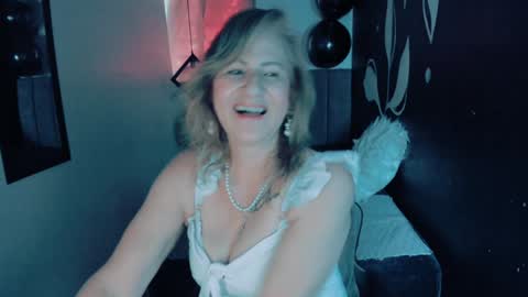 Snapshot of scarlethoot_ chatting on 12.11.24 S C A R L E T online show from 12.11.24
