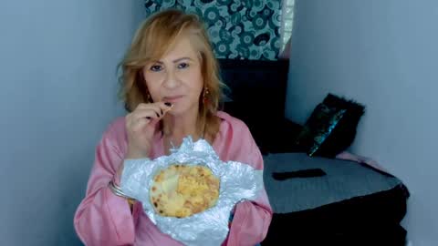Snapshot of scarlethoot_ chatting on 12.14.24 S C A R L E T online show from 12.14.24