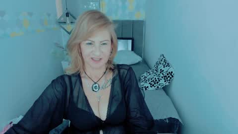 Snapshot of scarlethoot_ chatting on 12.17.24 S C A R L E T online show from 12.17.24