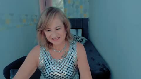 Snapshot of scarlethoot_ chatting on 12.18.24 S C A R L E T online show from 12.18.24