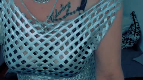 Snapshot of scarlethoot_ chatting on 12.18.24 S C A R L E T online show from 12.18.24