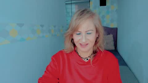 Snapshot of scarlethoot_ chatting on 12.19.24 S C A R L E T online show from 12.19.24