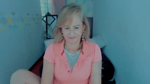Snapshot of scarlethoot_ chatting on 12.26.24 S C A R L E T online show from 12.26.24