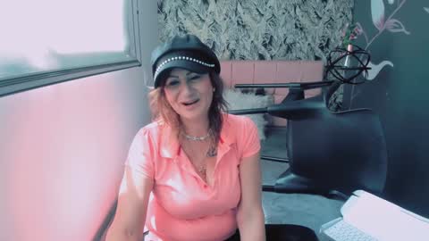 Snapshot of scarlethoot_ chatting on 01.15.25 S C A R L E T online show from 01.15.25