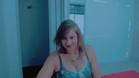 Snapshot of scarlethoot_ chatting on 01.17.25 S C A R L E T online show from 01.17.25