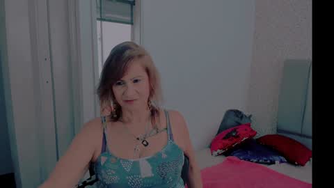 Snapshot of scarlethoot_ chatting on 01.17.25 S C A R L E T online show from 01.17.25