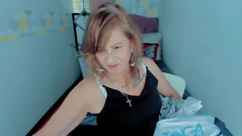 Snapshot of scarlethoot_ chatting on 01.21.25 S C A R L E T online show from 01.21.25