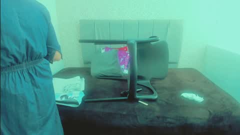 Snapshot of scarlethoot_ chatting on 01.25.25 S C A R L E T online show from 01.25.25