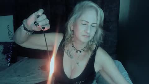 Snapshot of scarlethoot_ chatting on 09.09.25 S C A R L E T online show from 09.09.25
