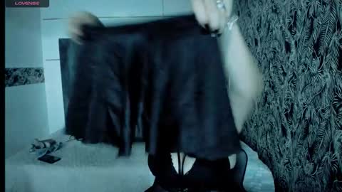 Snapshot of scarlethoot_ chatting on 09.25.25 S C A R L E T online show from 09.25.25