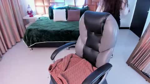 Scarlett online show from 12.17.25