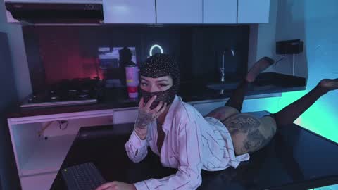 Scarlett Collins online show from 12.22.24