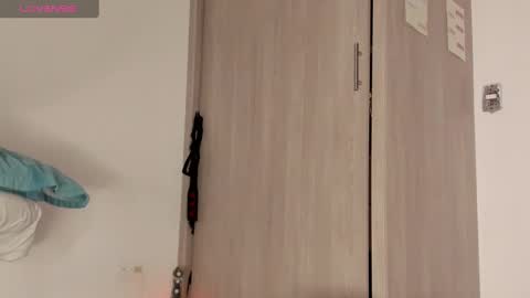 Snapshot of scarlett_diamond chatting on 02.12.25 Scarlett Thumb up please help me 100 its important online show from 02.12.25