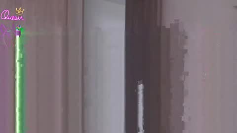 Scarlett Thumb up please help me 100 its important online show from 03.23.26