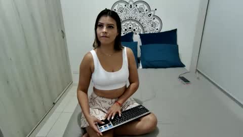 Scarlett Evans online show from 03.04.25