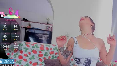 Snapshot of scarlett_fire5 chatting on 10.15.25 scarlett_fire5 online show from 10.15.25