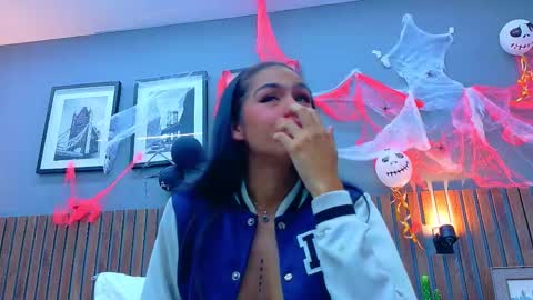 Snapshot of scarlett_johansons chatting on 11.05.25 scarlett johansons online show from 11.05.25