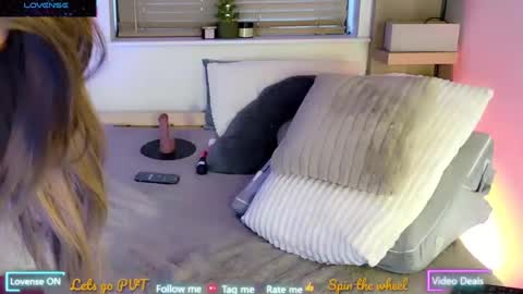 Snapshot of scarlett_paisley_glamour chatting on 02.10.25 Scarlett Paisleyy online show from 02.10.25