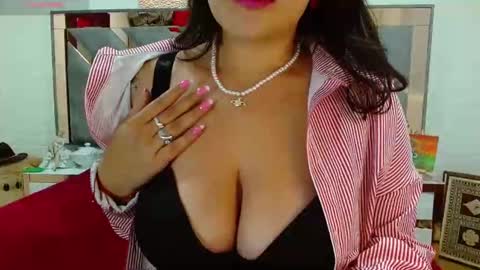 Snapshot of scarlett_tits92 chatting on 12.22.25 hellen online show from 12.22.25