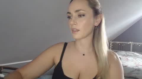 Snapshot of scarlettxblonde chatting on 06.11.26 ScarlettxBlonde online show from 06.11.26