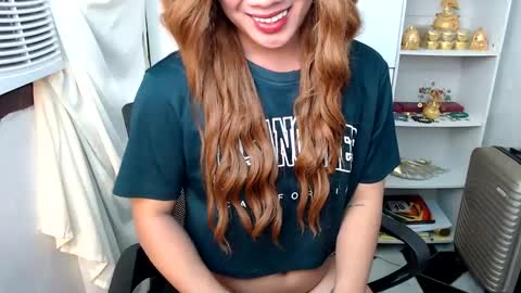 Queen Scarlet online show from 12.19.24