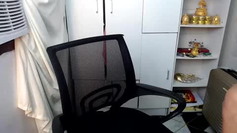 Queen Scarlet online show from 12.20.24