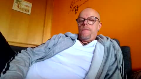 Snapshot of schmuhbaer1 chatting on 10.15.25 schmuhbaer1 online show from 10.15.25