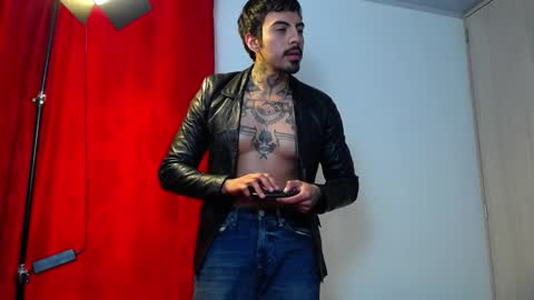 Snapshot of scockpion_ chatting on 04.27.26 Alejandro help me to reach 200 thumps up online show from 04.27.26
