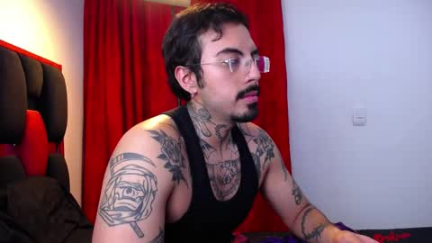 Snapshot of scockpion_ chatting on 05.10.26 Alejandro help me to reach 200 thumps up online show from 05.10.26