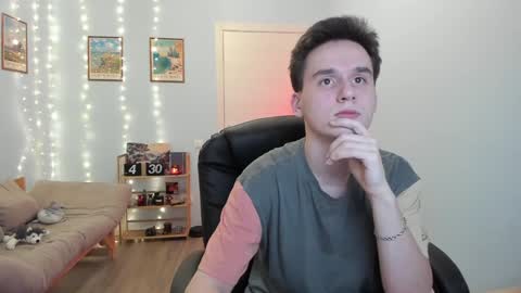 Thomas brunette and Alex blond online show from 12.12.24