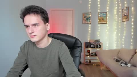 Thomas brunette and Alex blond online show from 12.17.24