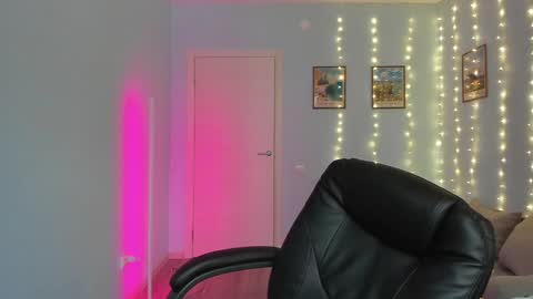 Thomas brunette and Alex blond online show from 01.09.25