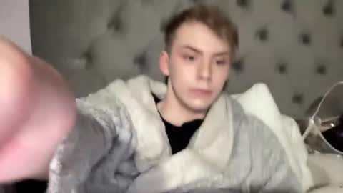 Snapshot of scottish_twink01 chatting on 12.19.24 danny online show from 12.19.24