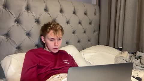 Snapshot of scottish_twink01 chatting on 12.25.24 danny online show from 12.25.24