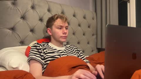 Snapshot of scottish_twink01 chatting on 01.01.25 danny online show from 01.01.25