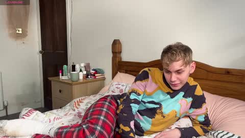 Snapshot of scottish_twink01 chatting on 01.11.25 danny online show from 01.11.25