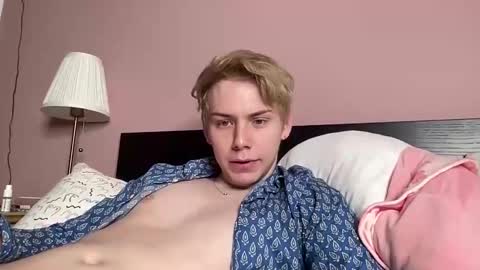 Snapshot of scottish_twink01 chatting on 09.12.25 danny online show from 09.12.25